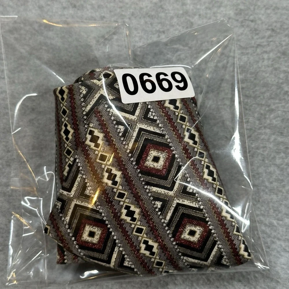 Vintage Pavia‎ Made in Italy 100% Silk Geometric Pattern Mens Tie